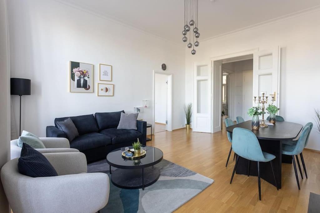 Franz 24 - Typical Viennese Apartment In The Heart Of Wien Exteriör bild