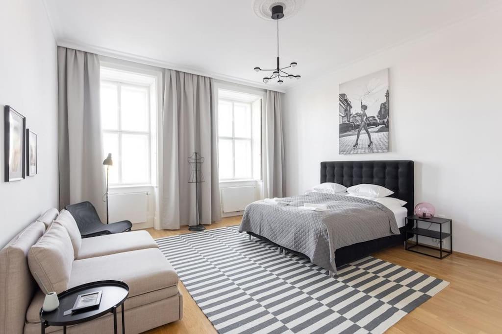 Franz 24 - Typical Viennese Apartment In The Heart Of Wien Exteriör bild