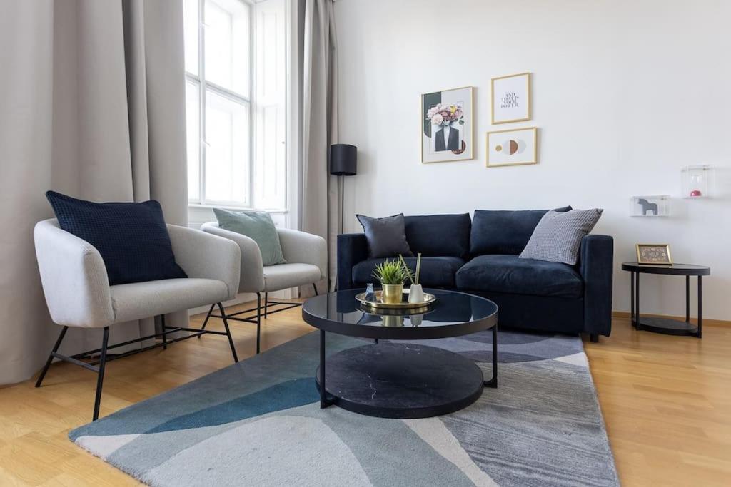Franz 24 - Typical Viennese Apartment In The Heart Of Wien Exteriör bild