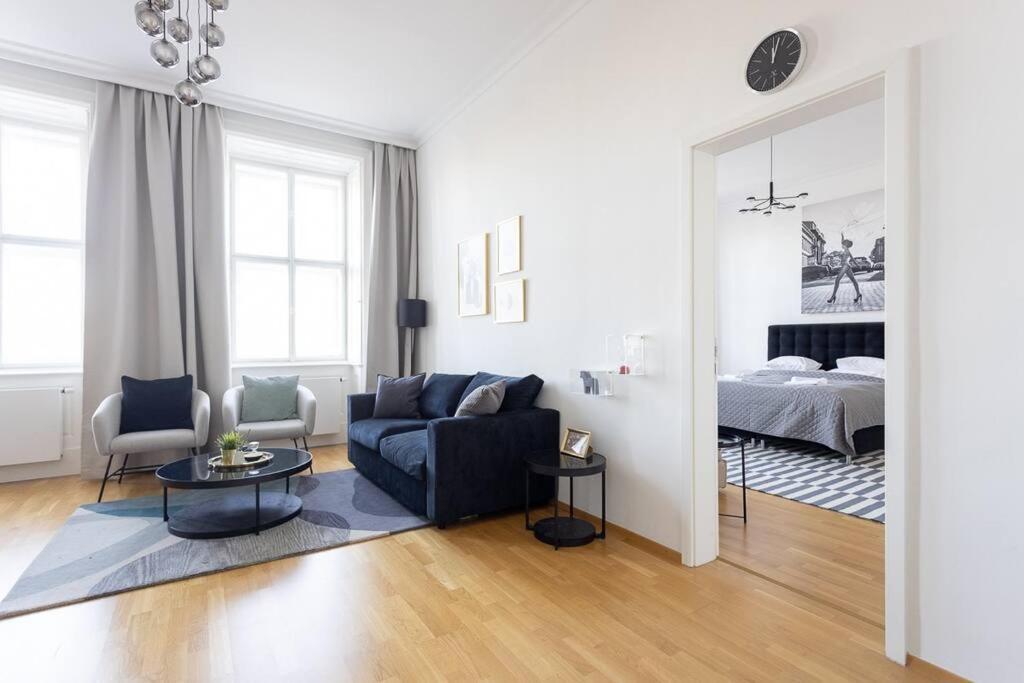 Franz 24 - Typical Viennese Apartment In The Heart Of Wien Exteriör bild