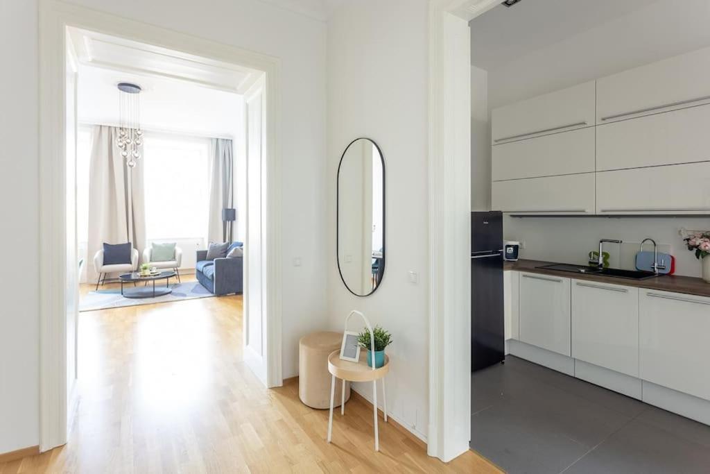 Franz 24 - Typical Viennese Apartment In The Heart Of Wien Exteriör bild